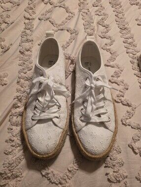 White Floral Lace Espadrille Sneakers - Women's Casual Canvas Shoes